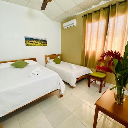 Hotel Ana Mary Santiago Esterno foto